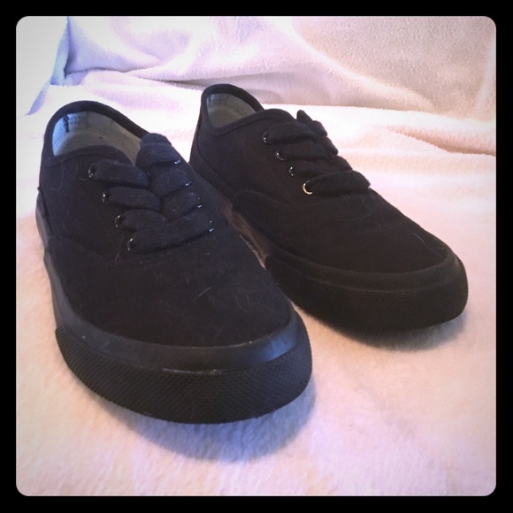 New in box Black Tennis Shoes - Picture 3 of 7